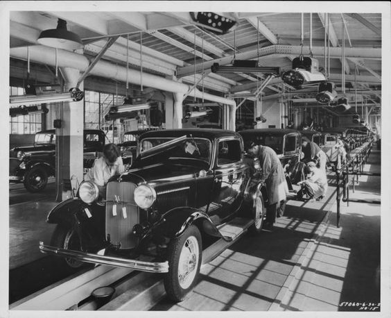 1932 Final assembly of the Fords at the Dearborn Ford plant. 