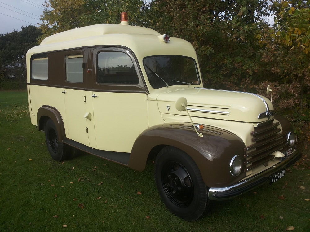 ford-ambulance-g39t-1955