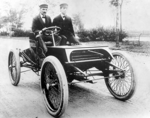 Henry Ford, Oliver Barthel in Sweepstakes 1901. Credit to macsmotorcitygarage.com.