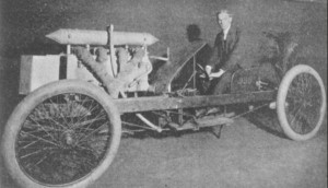 Henry Ford in the Record Car - Arrow. Credit to mrbricolagelillebonne.com/plus.