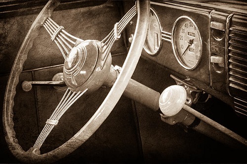 1939-ford-de-luxe-steering-wheel-credit-to-jill-reger